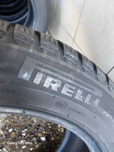 Pirelli 215/55 R17 Zimska