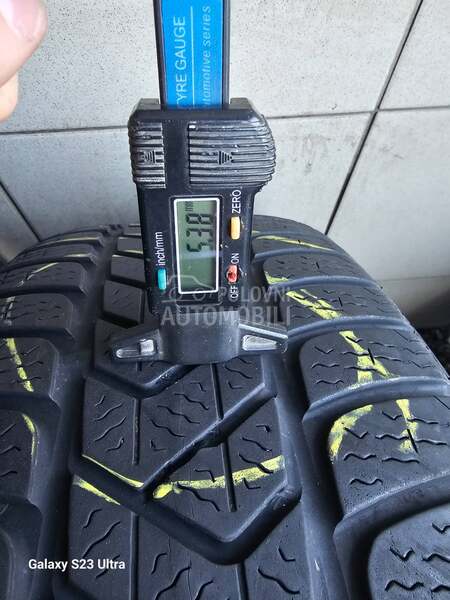 Pirelli 215/55 R17 Zimska