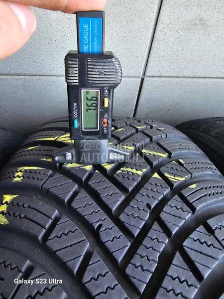 Hankook 215/55 R17 Zimska