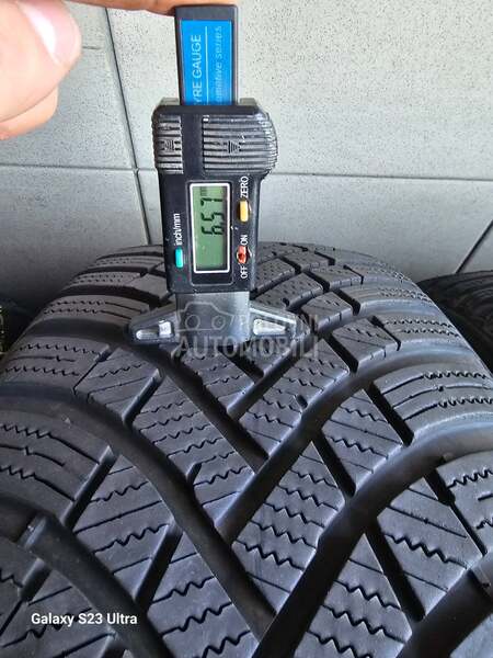 Hankook 215/55 R17 Zimska