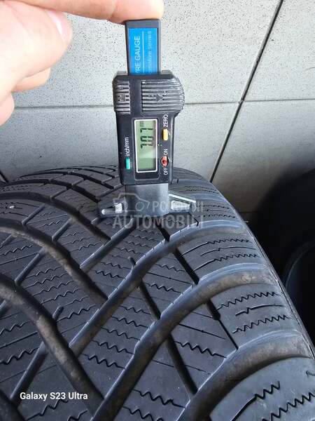 Hankook 215/55 R17 Zimska