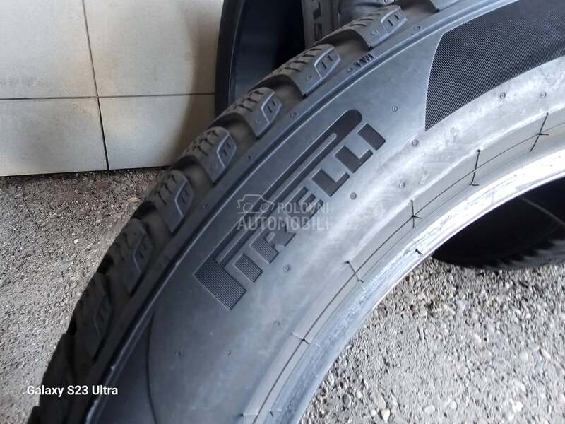 Pirelli 215/55 R17 Zimska