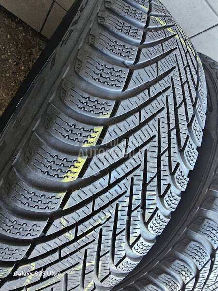 Pirelli 215/55 R17 Zimska