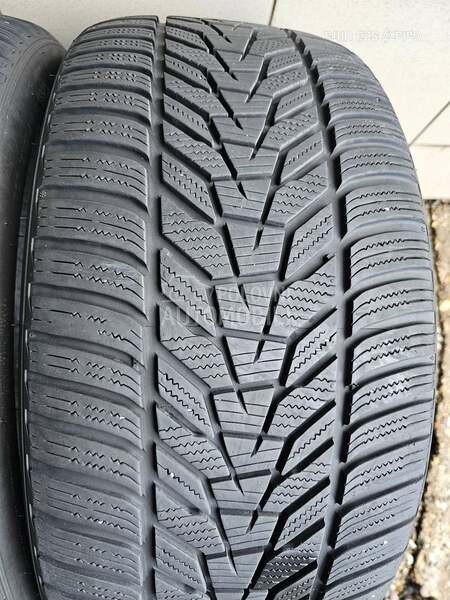 Hankook 255/35 R21 Zimska