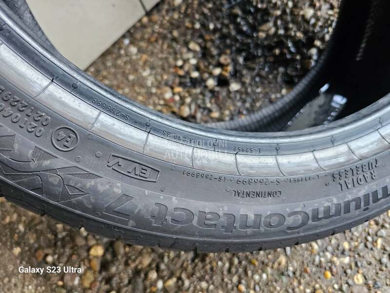 Continental 245/40 R18 Letnja