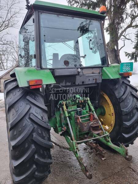 John Deere 3140 lepo sačuvan
