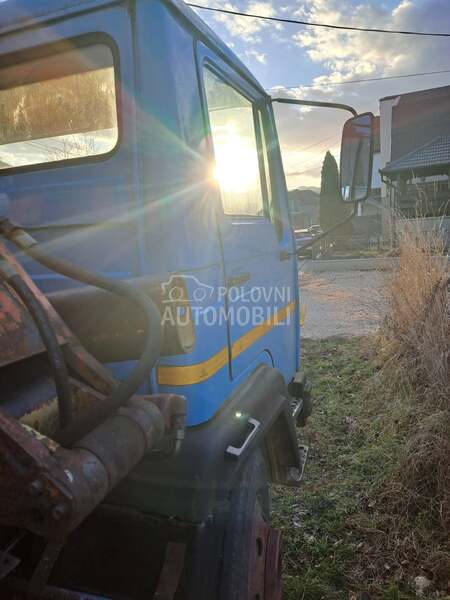 TAM Tam 130 sa dizalicom