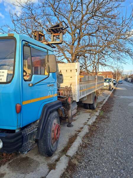 TAM Tam 130 sa dizalicom