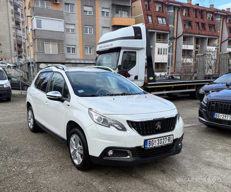 Peugeot 2008 1.2 PURE TECH PERLA