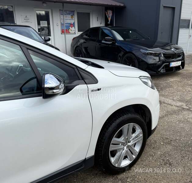 Peugeot 2008 1.2 PURE TECH PERLA