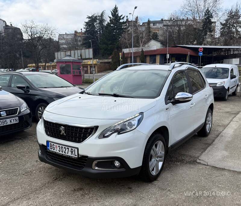 Peugeot 2008 1.2 PURE TECH PERLA