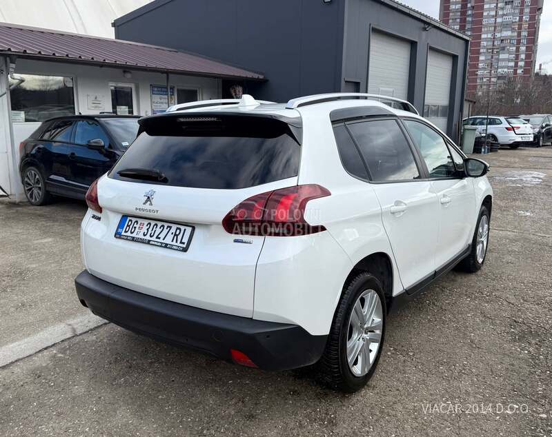Peugeot 2008 1.2 PURE TECH PERLA