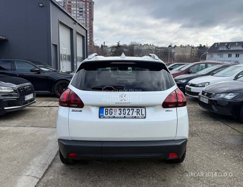 Peugeot 2008 1.2 PURE TECH PERLA