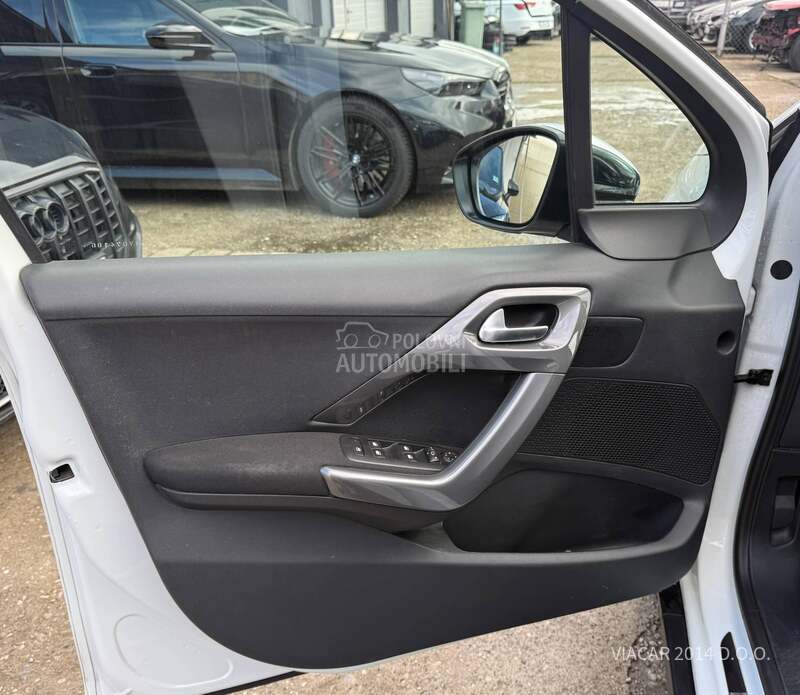 Peugeot 2008 1.2 PURE TECH PERLA