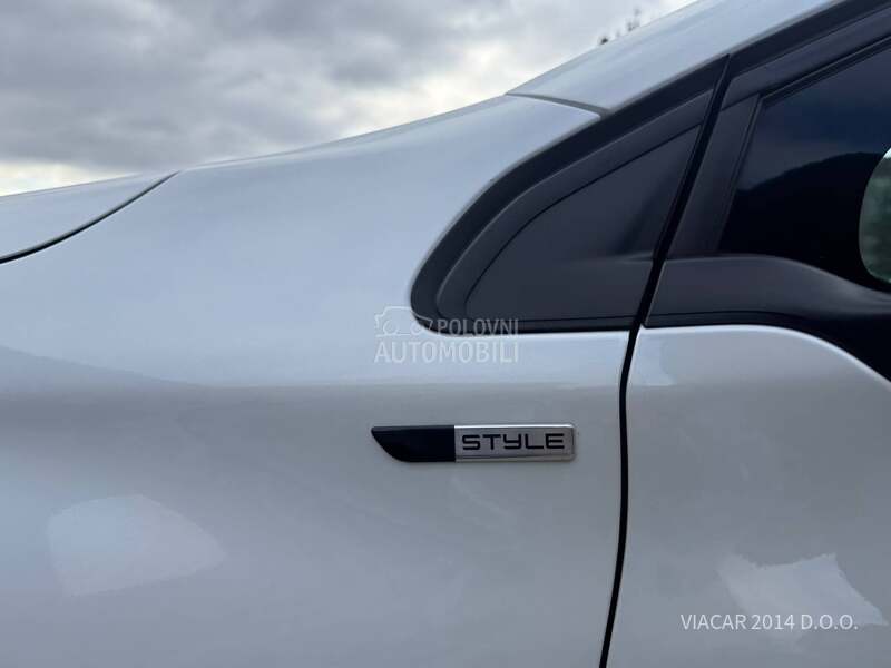 Peugeot 2008 1.2 PURE TECH PERLA