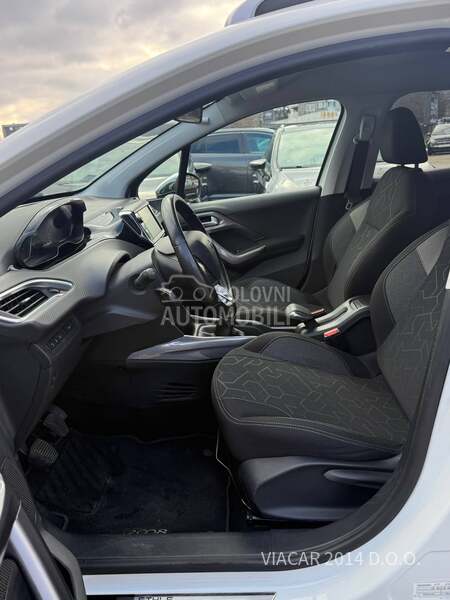 Peugeot 2008 1.2 PURE TECH PERLA