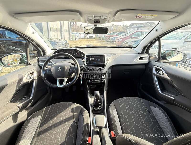 Peugeot 2008 1.2 PURE TECH PERLA