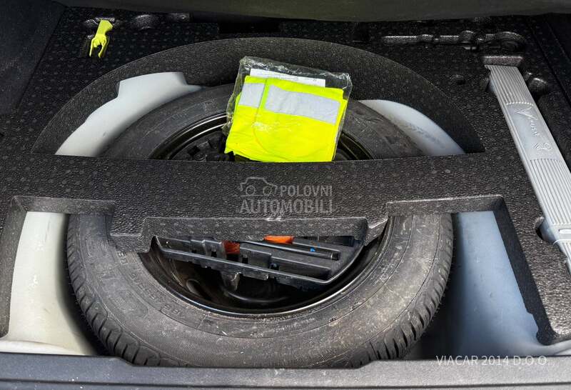 Peugeot 2008 1.2 PURE TECH PERLA