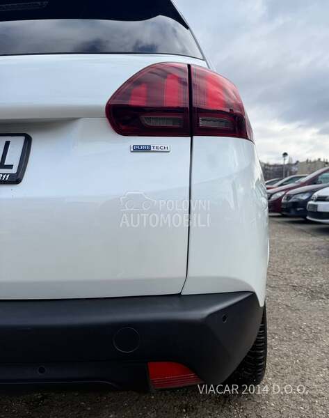 Peugeot 2008 1.2 PURE TECH PERLA
