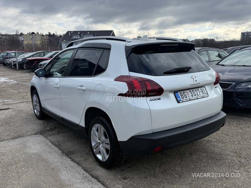 Peugeot 2008 1.2 PURE TECH PERLA