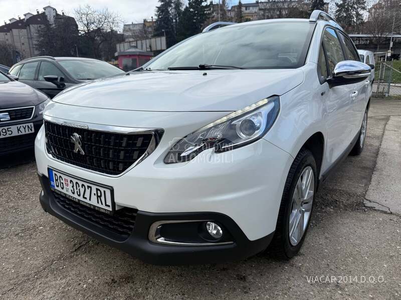Peugeot 2008 1.2 PURE TECH PERLA