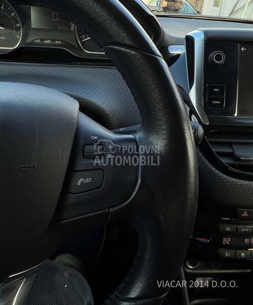 Peugeot 2008 1.2 PURE TECH PERLA