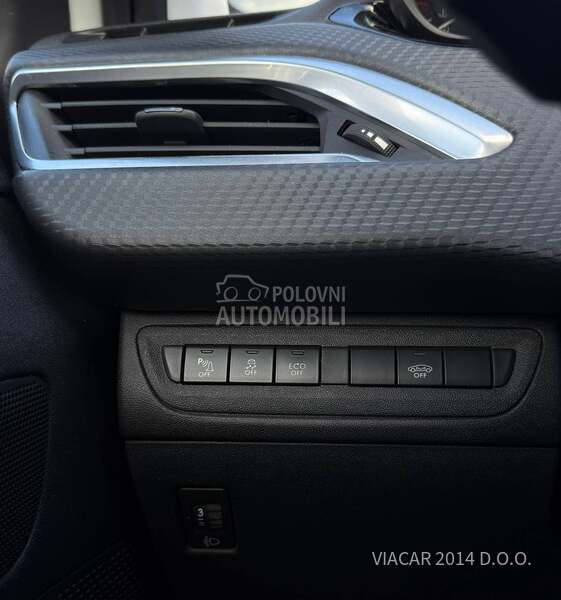Peugeot 2008 1.2 PURE TECH PERLA