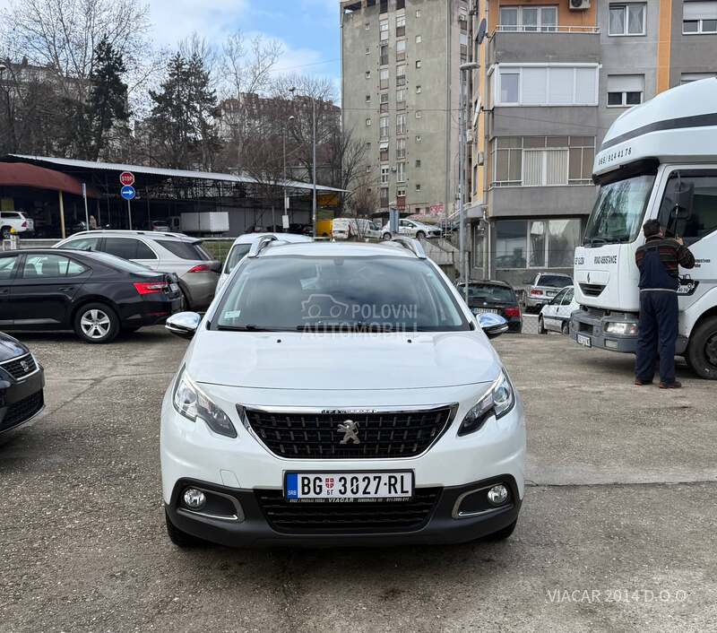 Peugeot 2008 1.2 PURE TECH PERLA