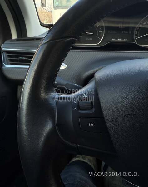 Peugeot 2008 1.2 PURE TECH PERLA