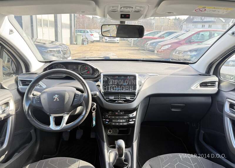 Peugeot 2008 1.2 PURE TECH PERLA