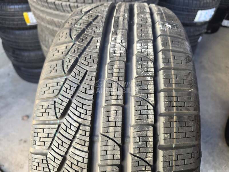 Pirelli 235/40 R19 Zimska