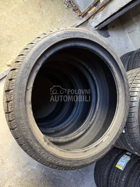 Pirelli 235/40 R19 Zimska