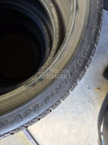 Pirelli 235/40 R19 Zimska