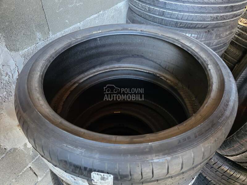 Pirelli 245/35 R21 Letnja