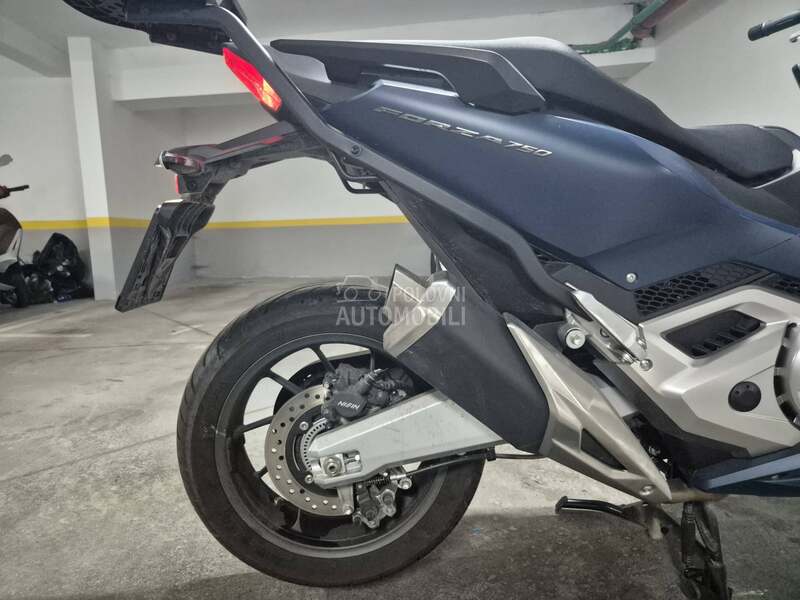 Honda Forza 750