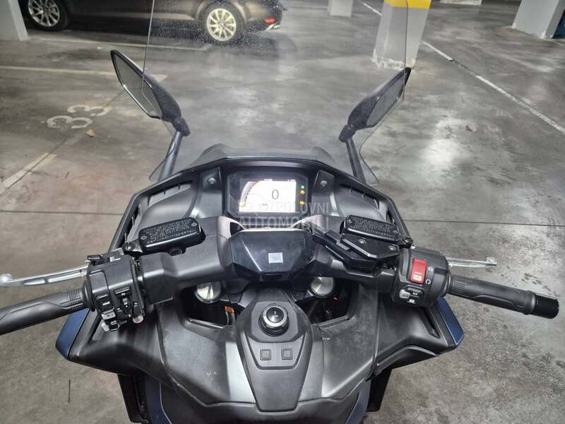 Honda Forza 750