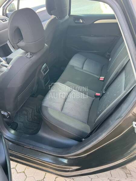 Citroen C4 D.V.A. K.O.M.AD.A