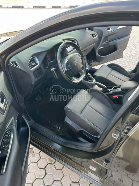 Citroen C4 D.V.A. K.O.M.AD.A