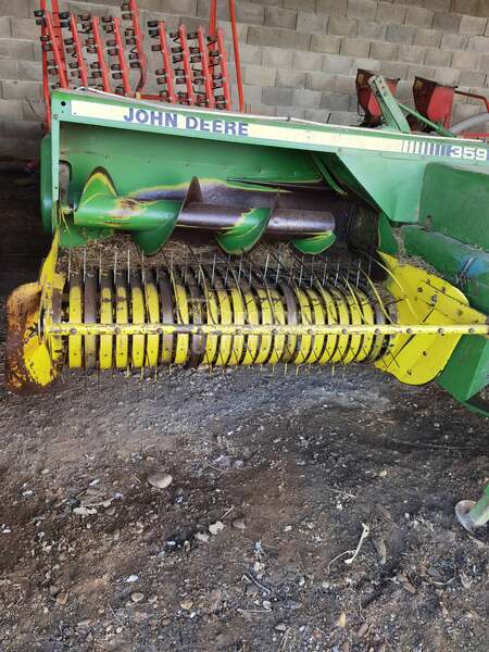John Deere 359