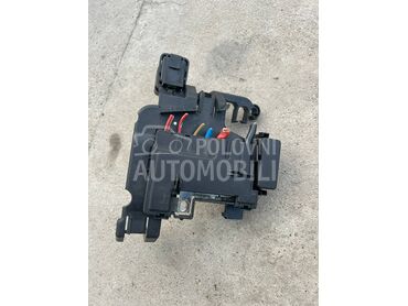 Kutijica osiguraca akumulatora za Volkswagen Polo od 2009. do 2014. god.