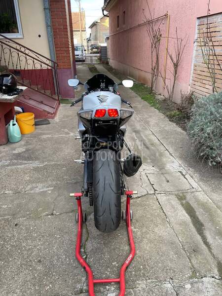 Suzuki GSXR 750 K8