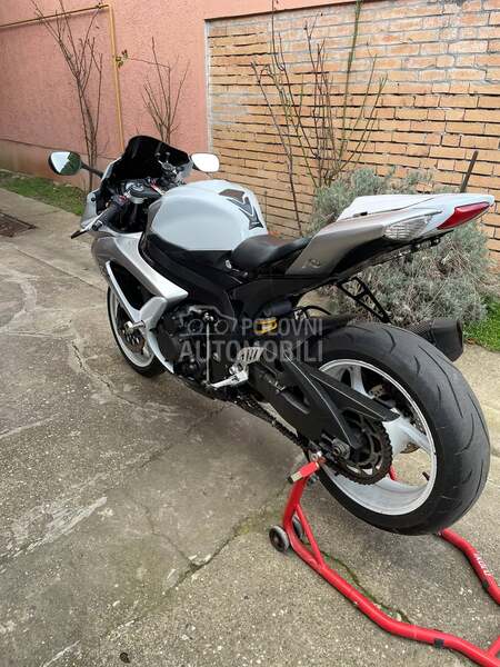 Suzuki GSXR 750 K8