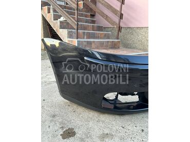 Prednji crni branik za Volkswagen Golf 5 od 2003. do 2008. god.