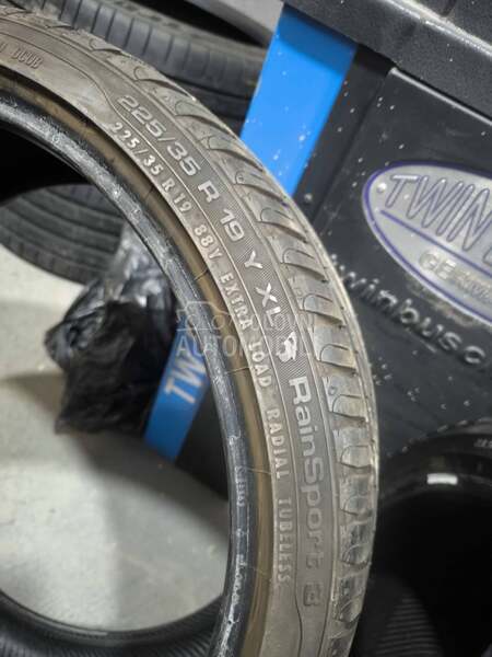 Uniroyal 225/35 R19 Letnja