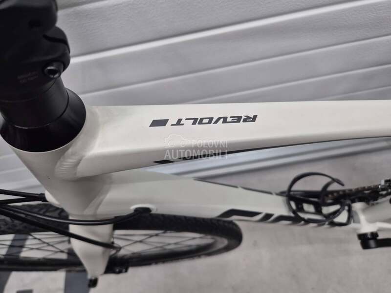 Giant Revolt 0 2x11 vel.L