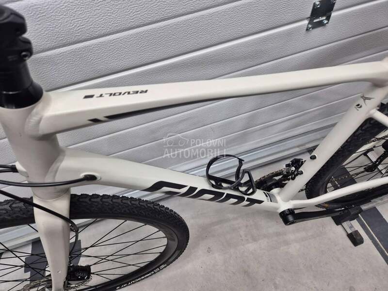 Giant Revolt 0 2x11 vel.L