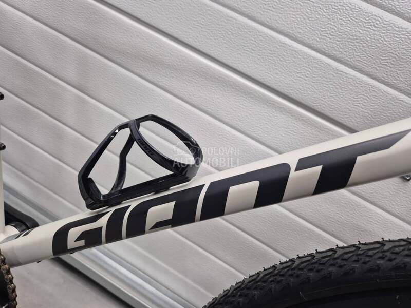 Giant Revolt 0 2x11 vel.L