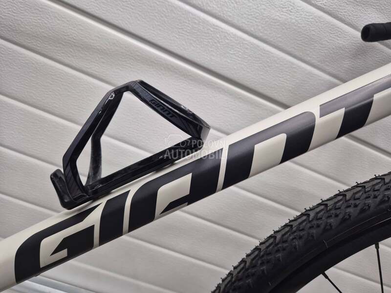 Giant Revolt 0 2x11 vel.L