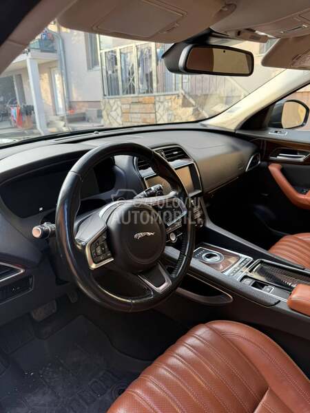 Jaguar F pace 