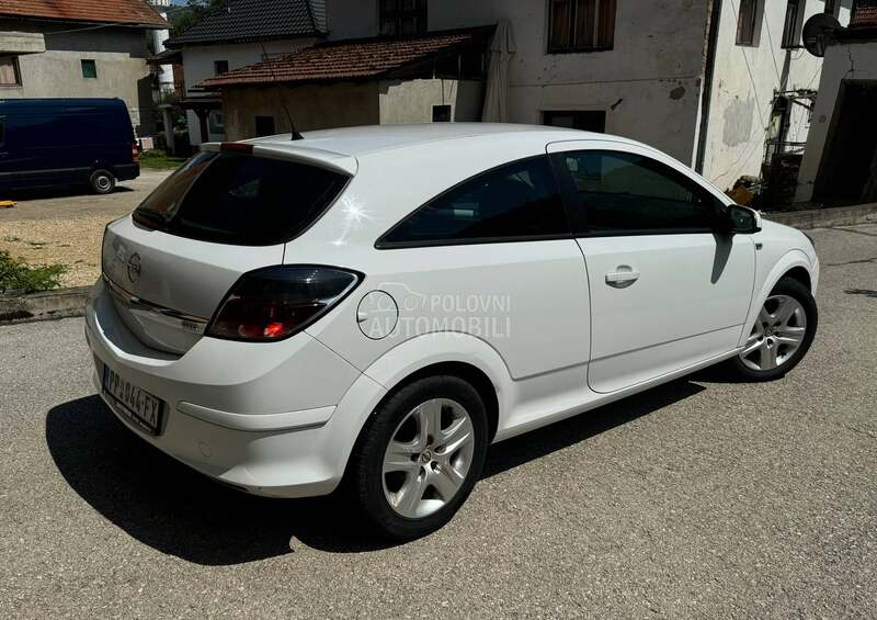 Opel Astra H GTC